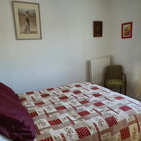 Dans Maison Familiale * Beaucaire (Gard)