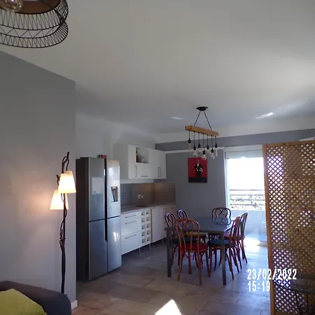 Apartment Dans Maison Familiale Beaucaire (Gard)