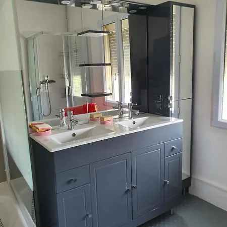Apartment Dans Maison Familiale