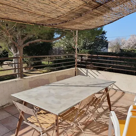Apartment Dans Maison Familiale Beaucaire (Gard)